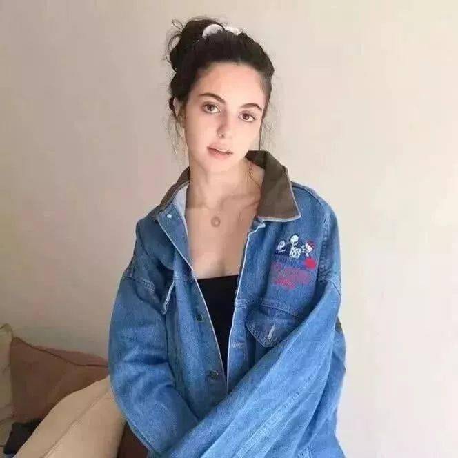 6686体育平台铁牌作者Felicia