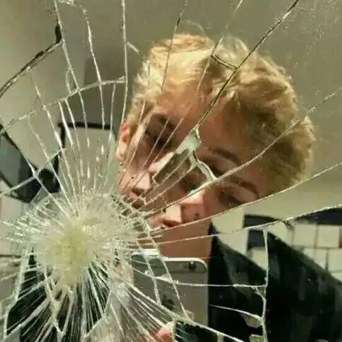 6686体育平台初级作者Violetta