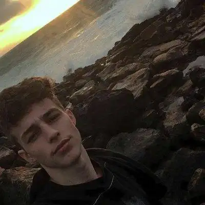 6686体育平台铁牌作者Amelia