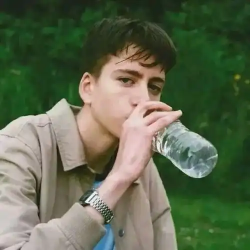 6686体育平台铁牌作者William