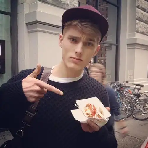 6686体育平台中级作者Isabella