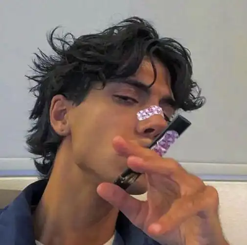 6686体育平台铁牌作者Mabel